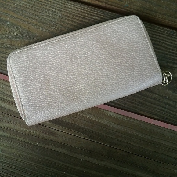 Adrienne Vittadini Wallet NWOT - Picture 3 of 3